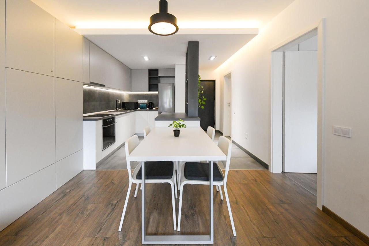 Modern Apartment In A Quiet Area Cluj-Napoca Eksteriør billede